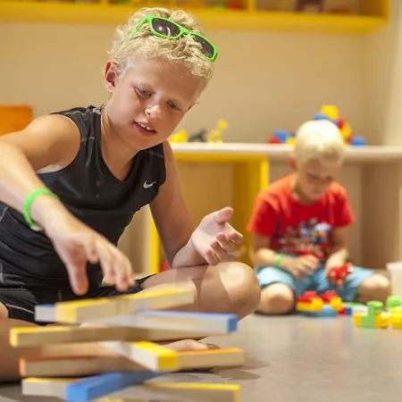 كيبريوتيس أكوالاند 4*